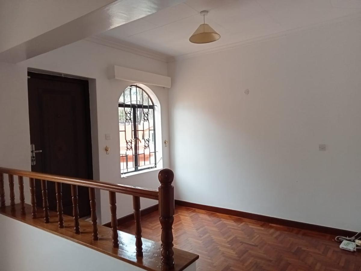 4 Bed House with En Suite in Rosslyn - 14