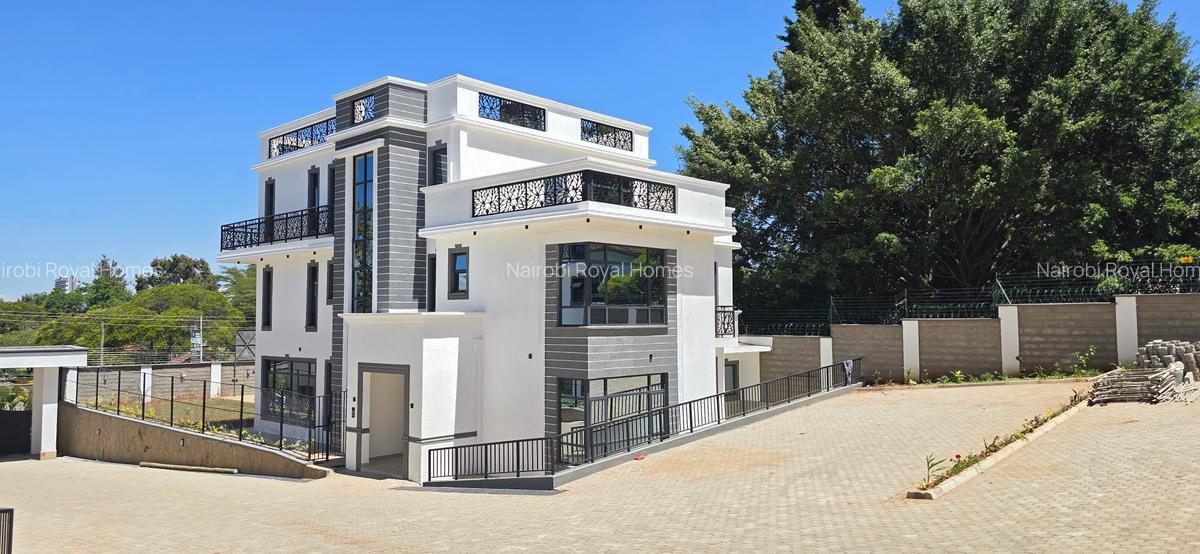 5 Bed Townhouse with En Suite at Lavington Green - 3