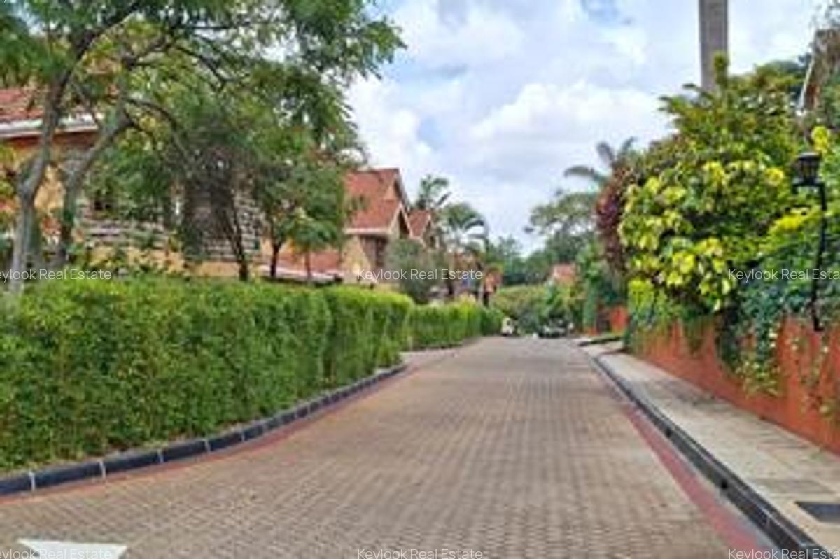 4 Bed Townhouse with En Suite at Off James Gichuru Road - 3