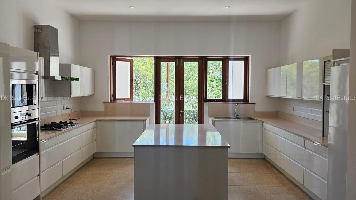 Serviced 3 Bed Apartment with En Suite at Sixth Avenue - 1