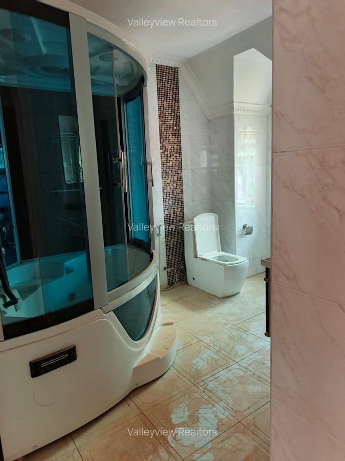 5 Bed Townhouse with En Suite at Lavington - 16