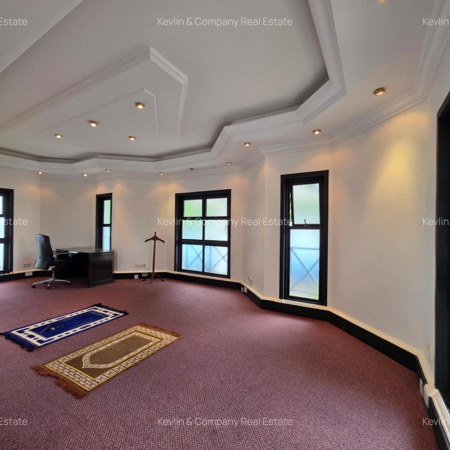 297 ft² Commercial Property with Service Charge Included in Kilimani - 2