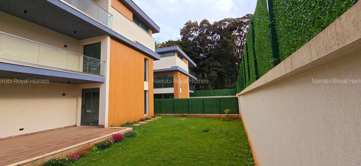 5 Bed Townhouse with En Suite at Lavington Green - 4