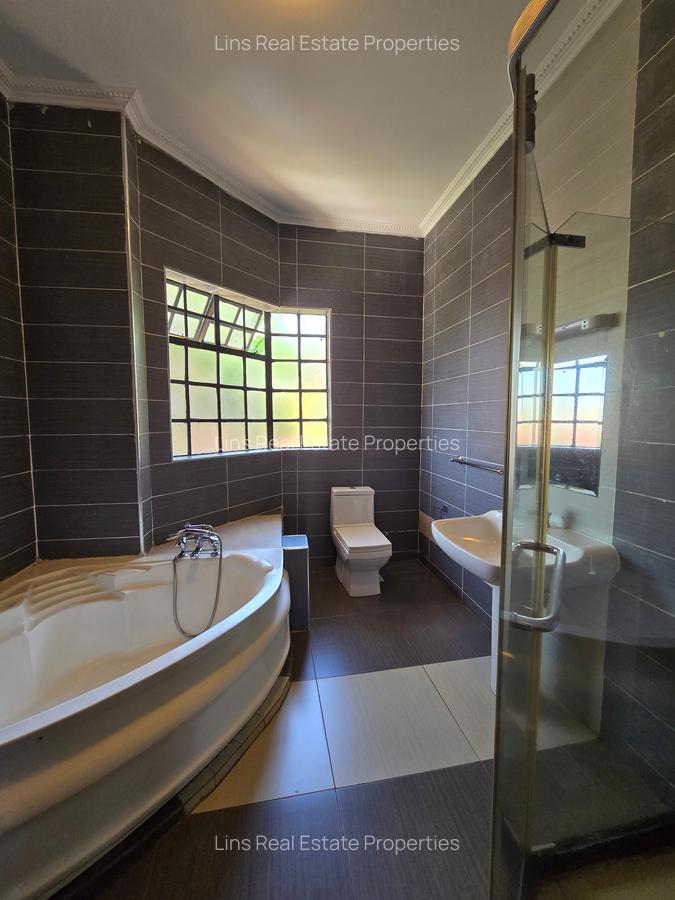 4 Bed Villa with En Suite in Runda - 10