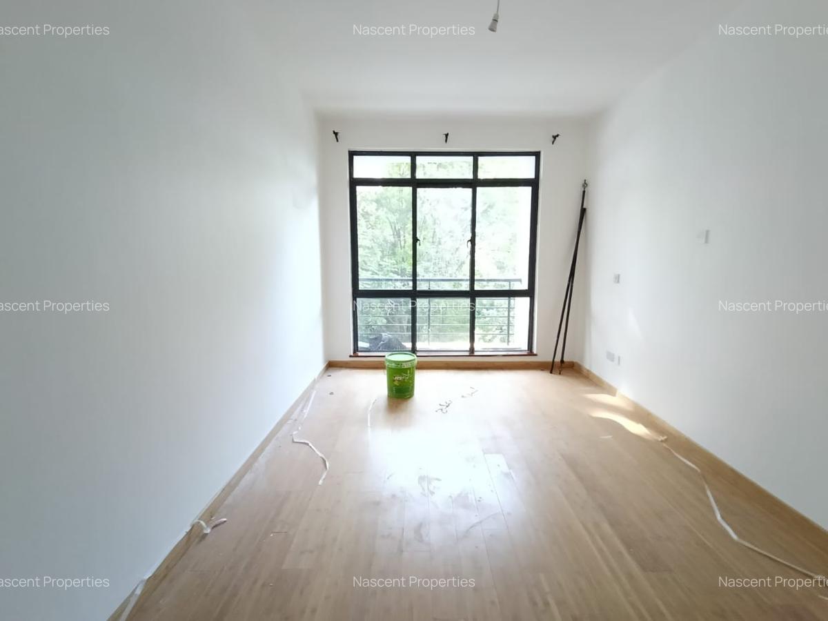 5 Bed Townhouse with En Suite in Lavington - 4