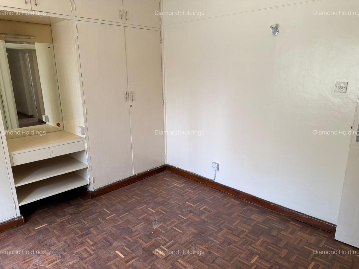 3 Bed Apartment with En Suite at Parklands - 8