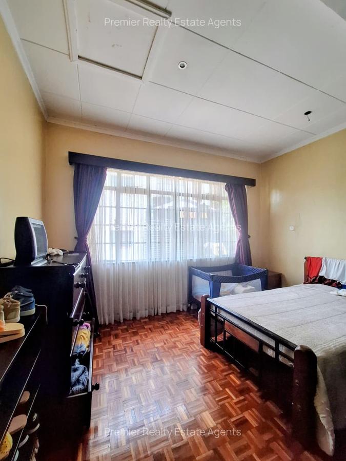 4 Bed House with En Suite at Lavington - 4