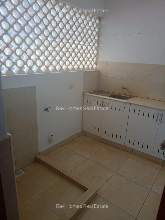 3 Bed Apartment with En Suite in Kilimani - 2