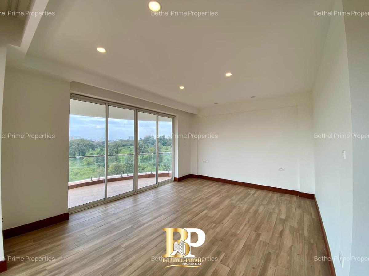 4 Bed Apartment with En Suite in Parklands - 4