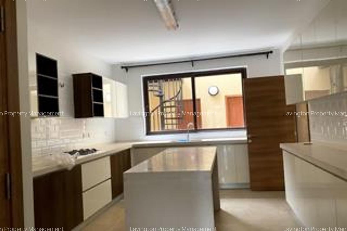 5 Bed Townhouse with En Suite at Lavington Green - 6