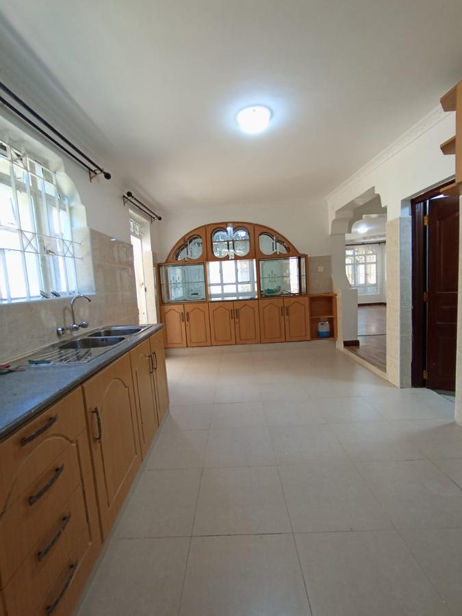 4 Bed Townhouse with En Suite at Membley - 5