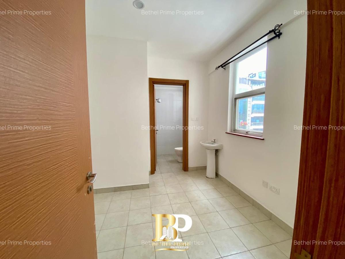 4 Bed Apartment with En Suite in Parklands - 16