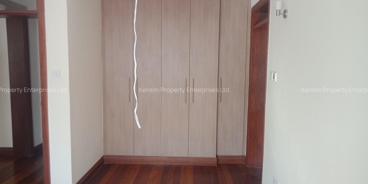 5 Bed Townhouse with En Suite in Lavington - 12