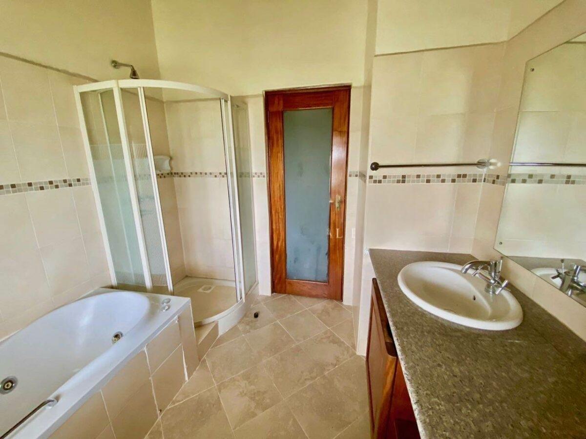 4 Bed Apartment with En Suite in Lavington - 13