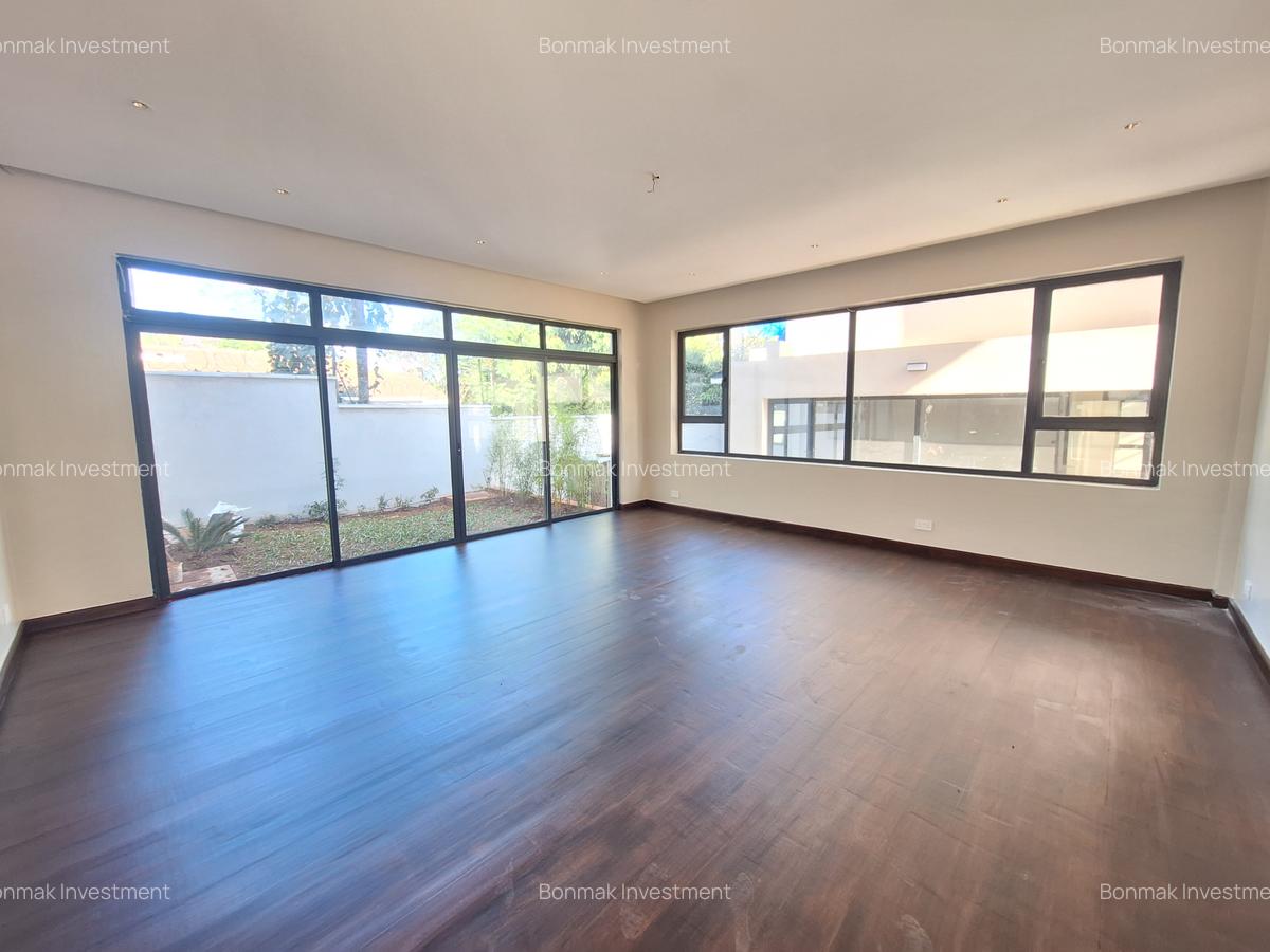 5 Bed Townhouse with En Suite at Lavington Green - 3