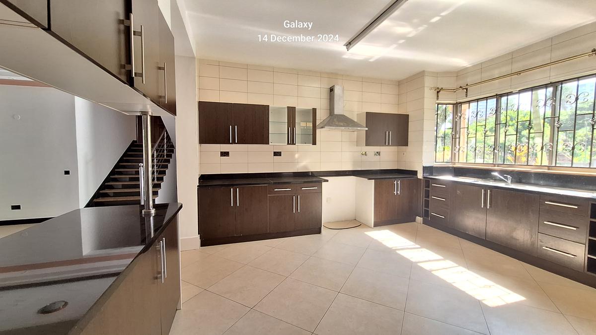 4 Bed Townhouse with En Suite at Peponi Road - 5