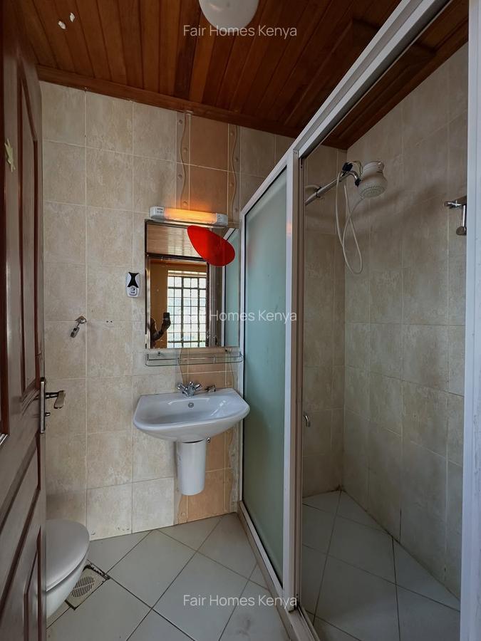 6 Bed Townhouse with En Suite at Othaya Road - 11