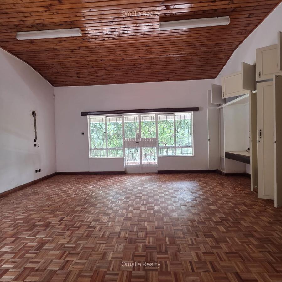 5 Bed House with En Suite in Rosslyn - 2