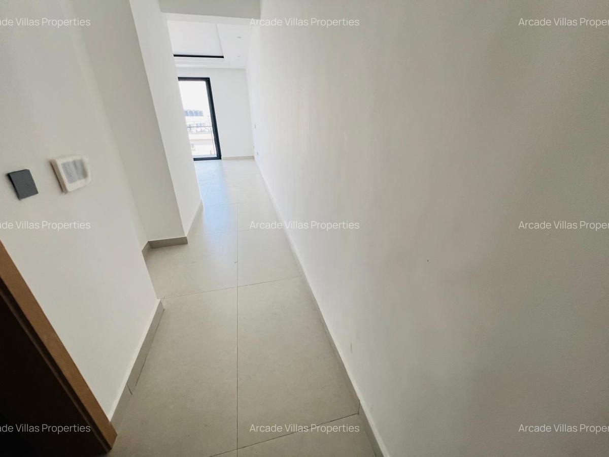 2 Bed Apartment with En Suite in Brookside - 14