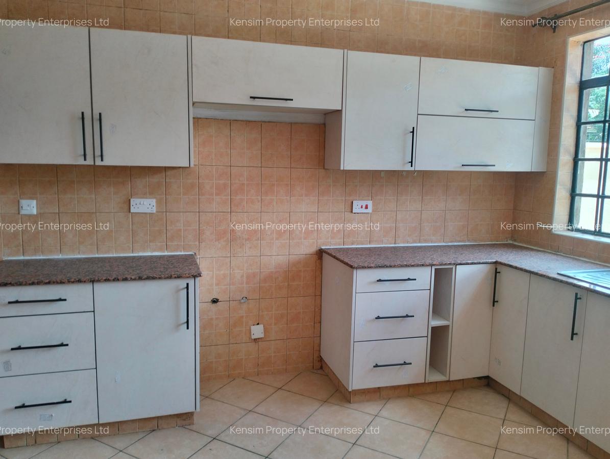 4 Bed Townhouse with En Suite in Lavington - 7