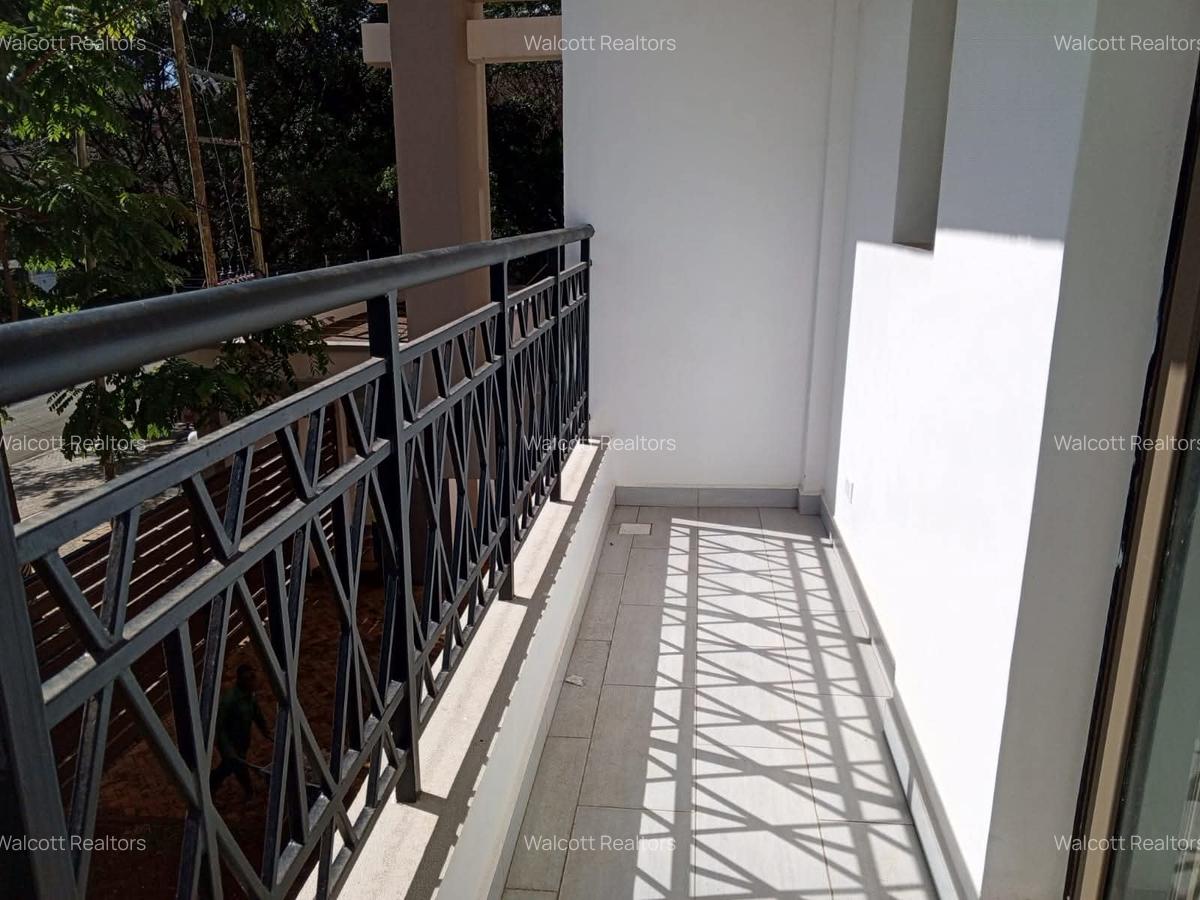 2 Bed Apartment with En Suite in Lavington - 10