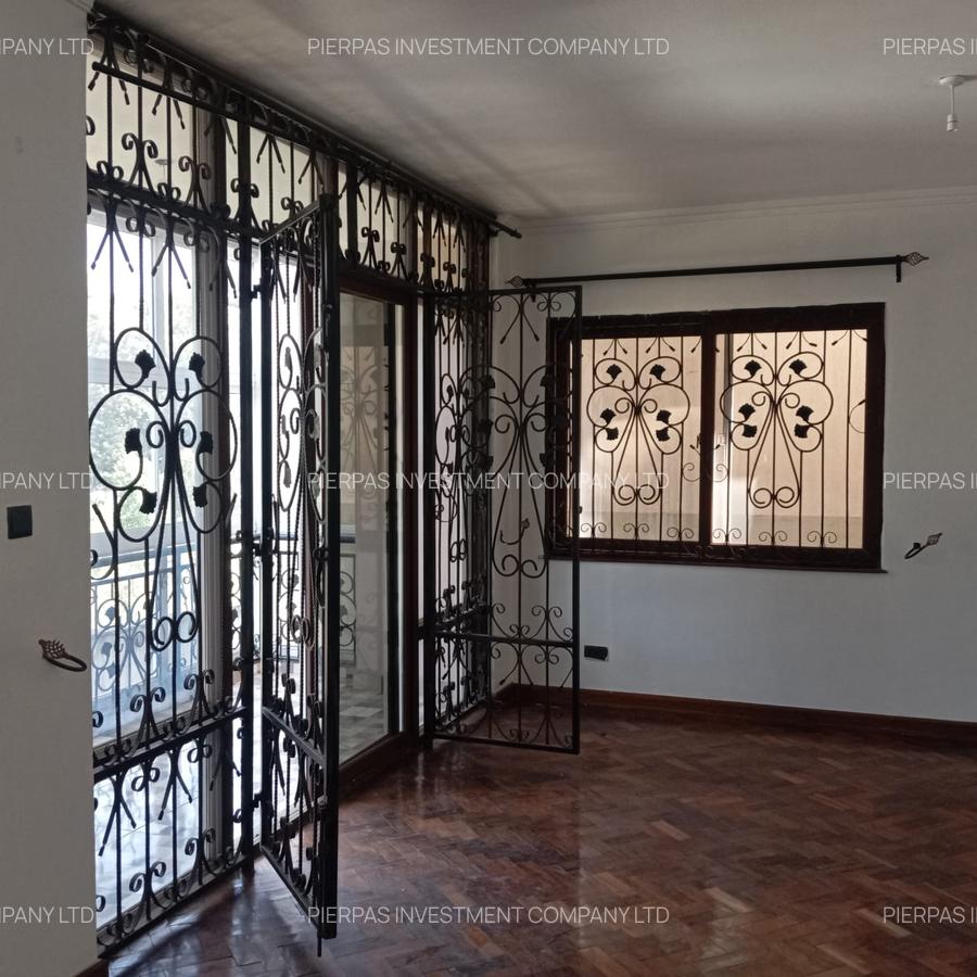 5 Bed Townhouse with En Suite in Lavington - 13