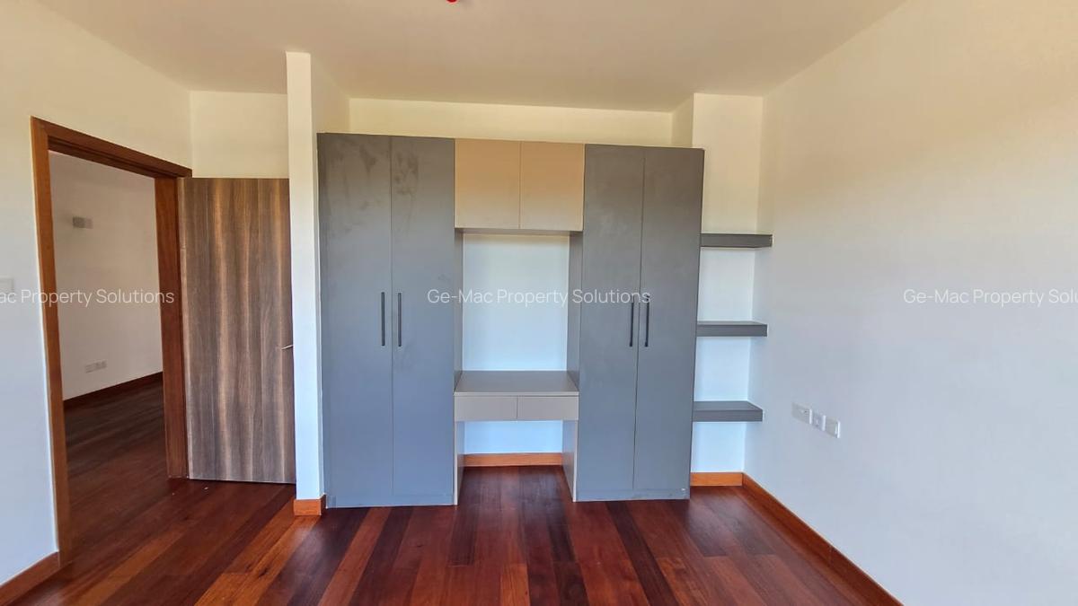 4 Bed Apartment with En Suite in Rosslyn - 8