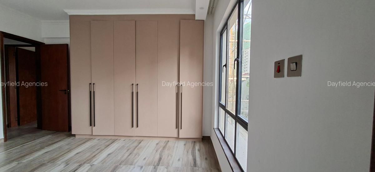 3 Bed Apartment with En Suite in Brookside - 5