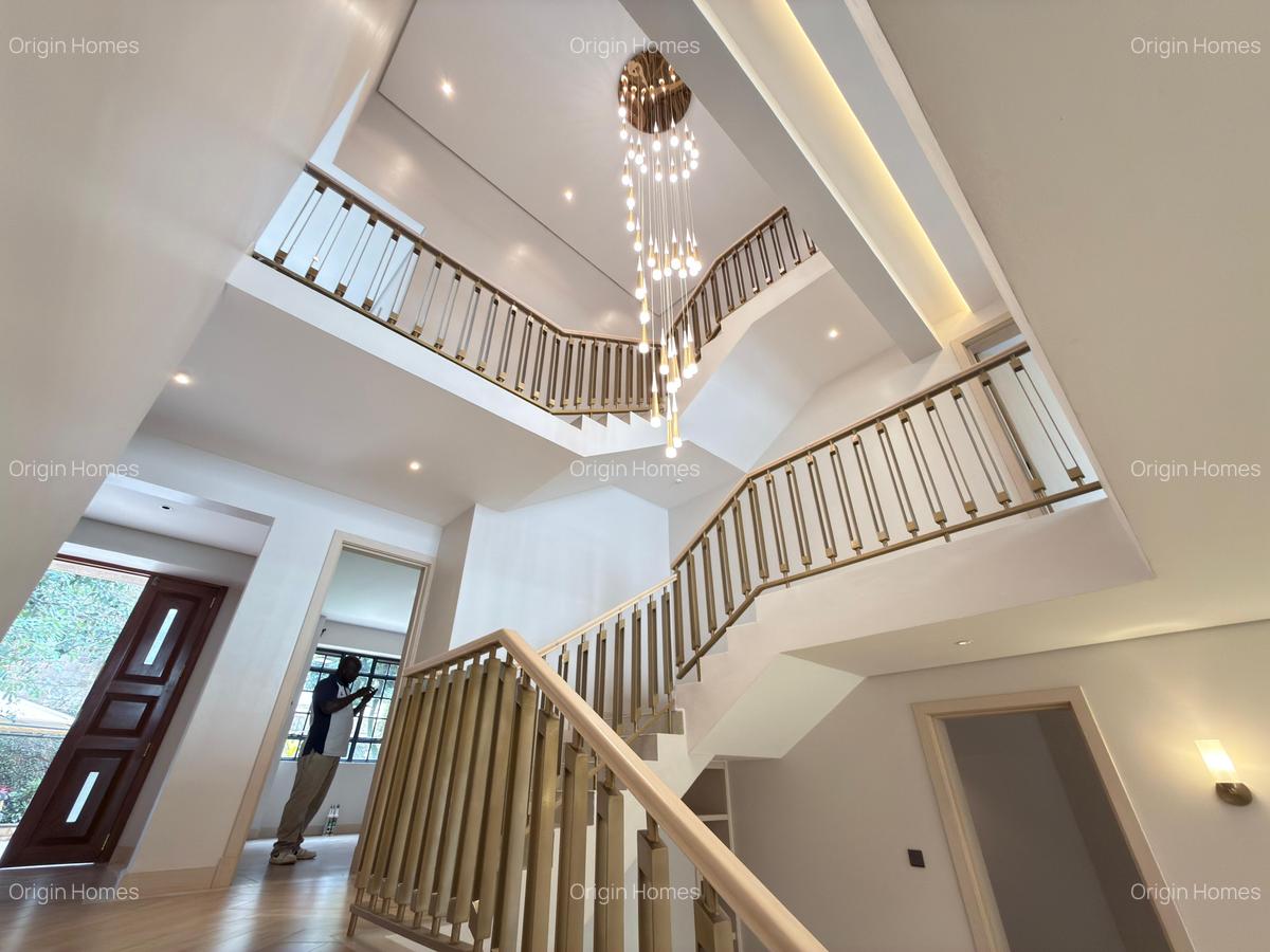 6 Bed Townhouse with En Suite at Lavington - 4