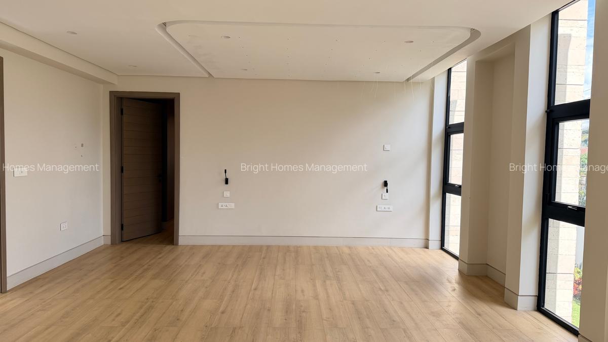 5 Bed Villa with En Suite in Spring Valley - 20