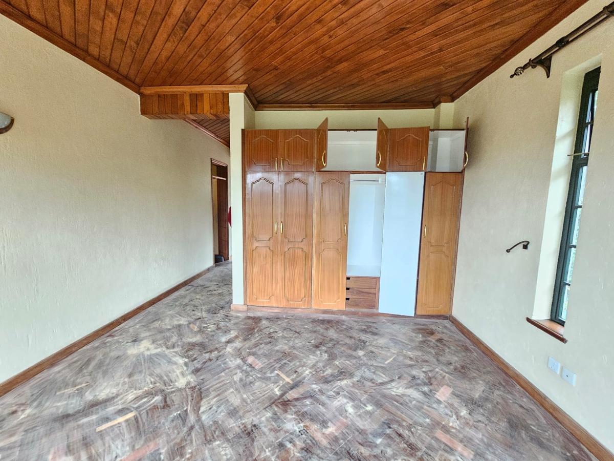 5 Bed House with En Suite in Runda - 8