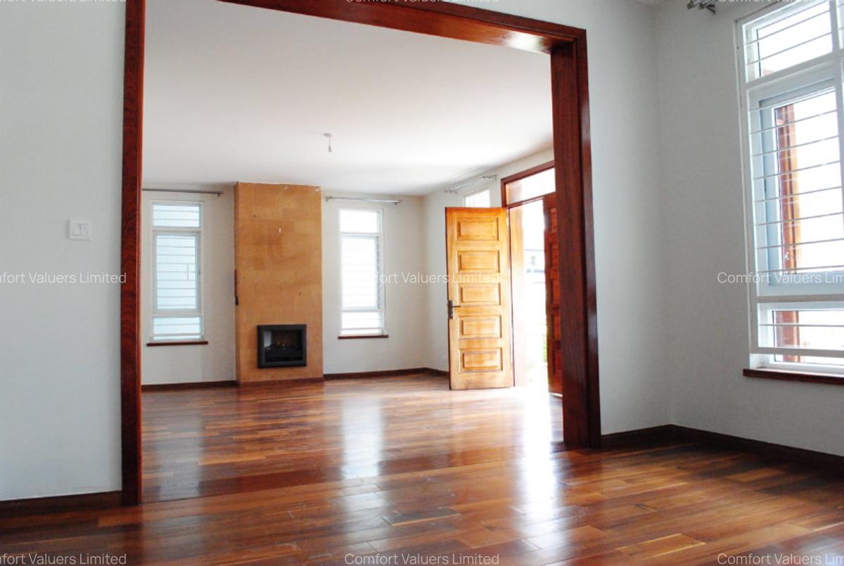 5 Bed Townhouse with En Suite at Lavington Green - 6