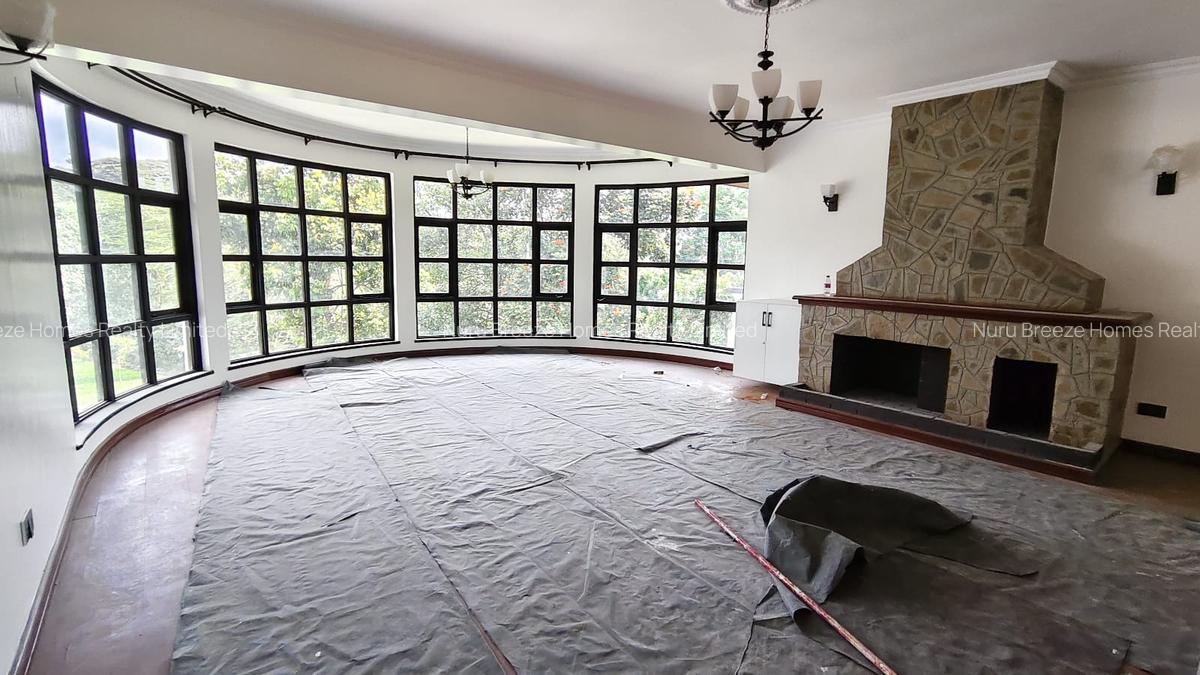 5 Bed House with En Suite in Ridgeways - 10