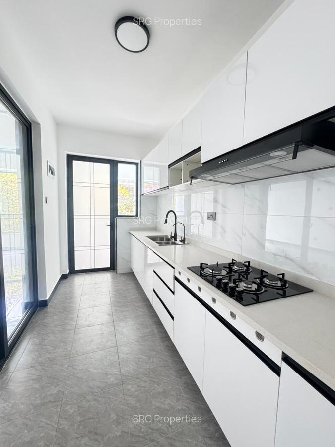 2 Bed Apartment with En Suite in Lavington - 13