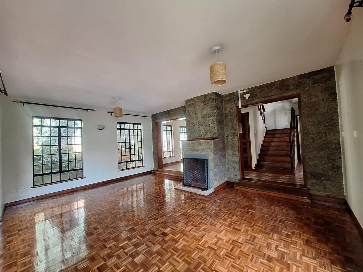 4 Bed Townhouse with En Suite in Spring Valley - 11