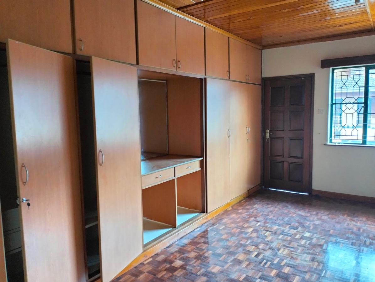 5 Bed Townhouse with En Suite in Lavington - 13