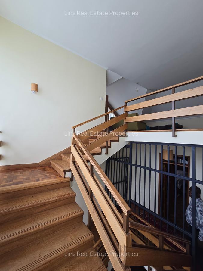 5 Bed Townhouse with En Suite in Lavington - 18