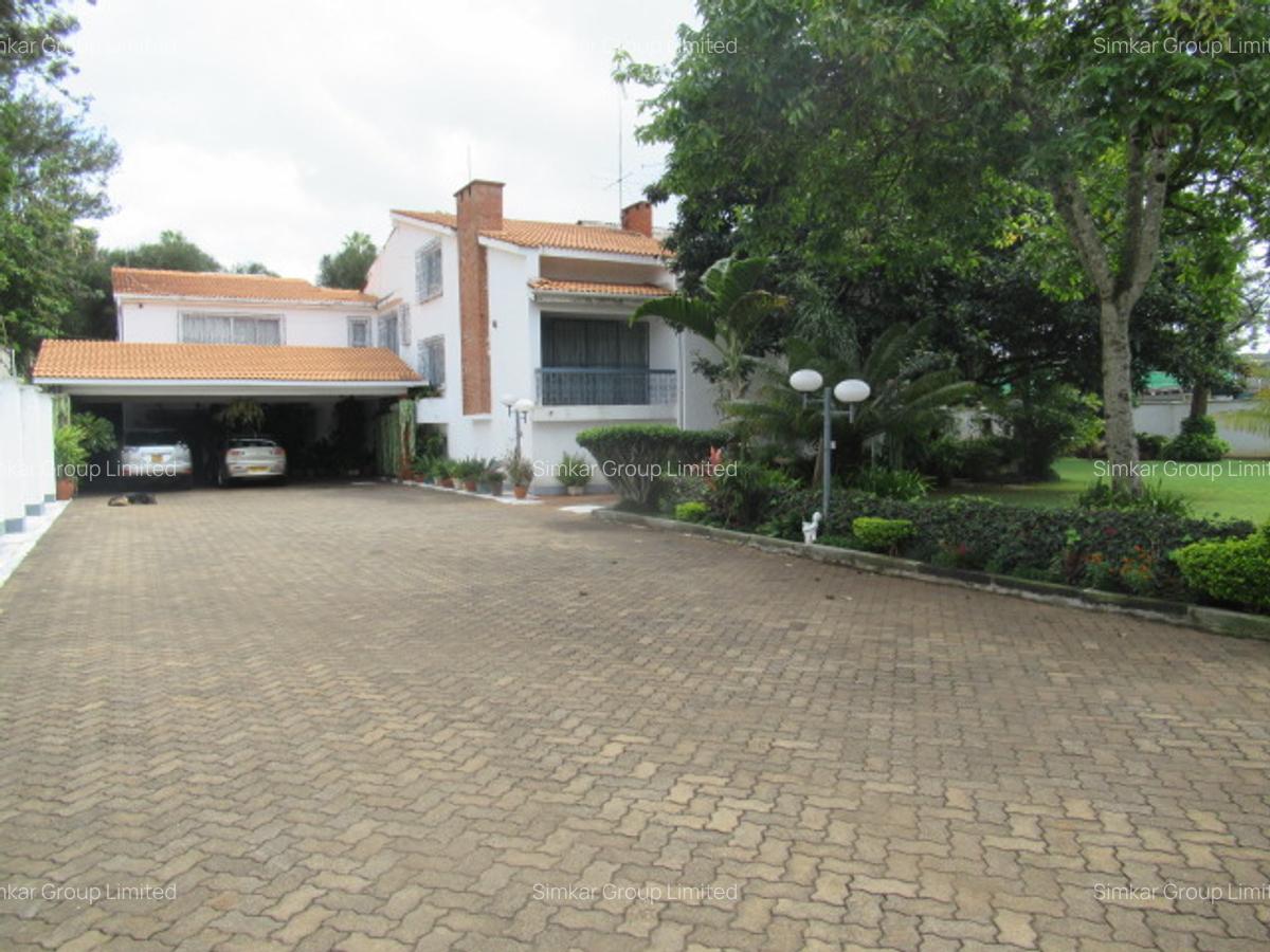 5 Bed House with En Suite at Grevillea Grove - 1