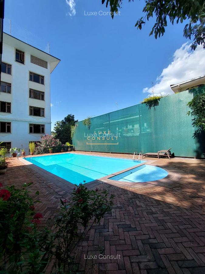 3 Bed Apartment with Swimming Pool in Riverside - 13