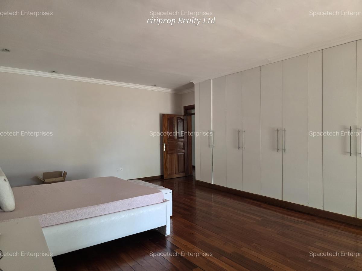 4 Bed House with En Suite in Runda - 16