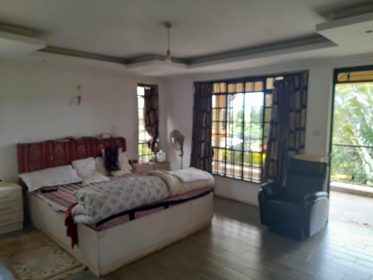 7 Bed House with En Suite in Runda - 16