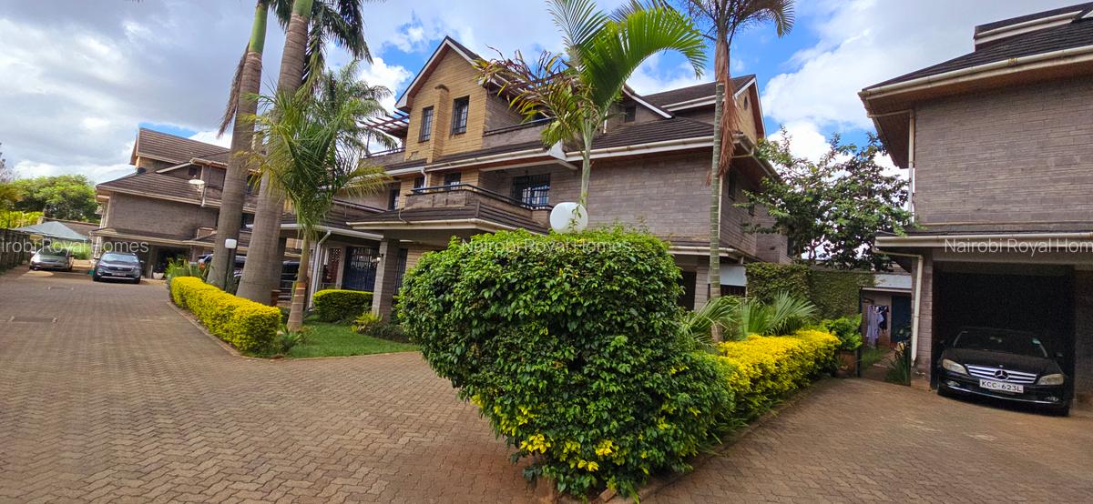 5 Bed Townhouse with En Suite at Lavington Green - 5