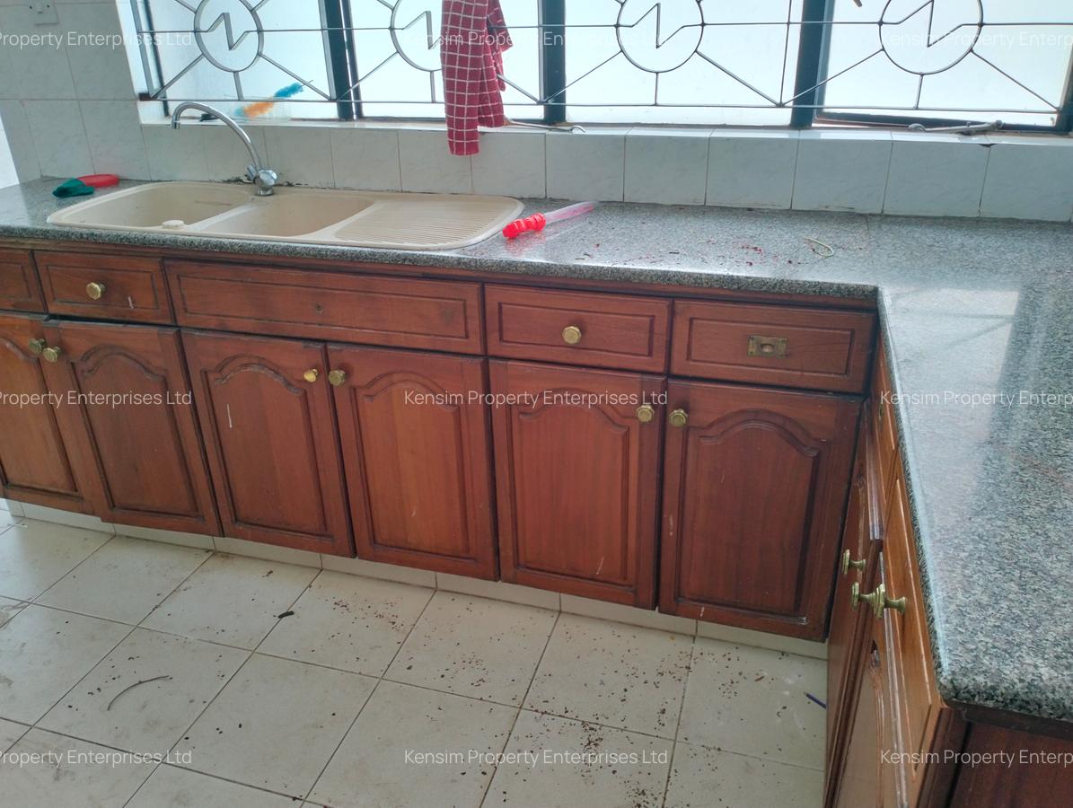 4 Bed Townhouse with En Suite in Lavington - 4