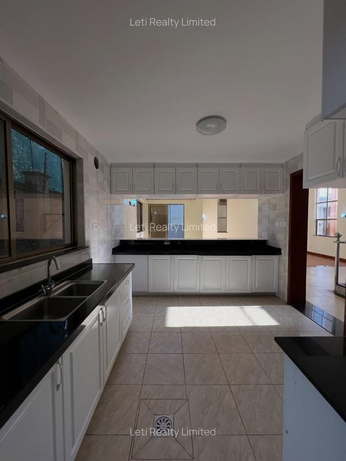 5 Bed Townhouse with En Suite in Lavington - 6