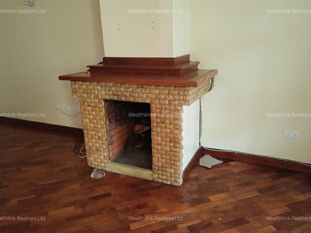 4 Bed Townhouse with En Suite at Lavington - 8