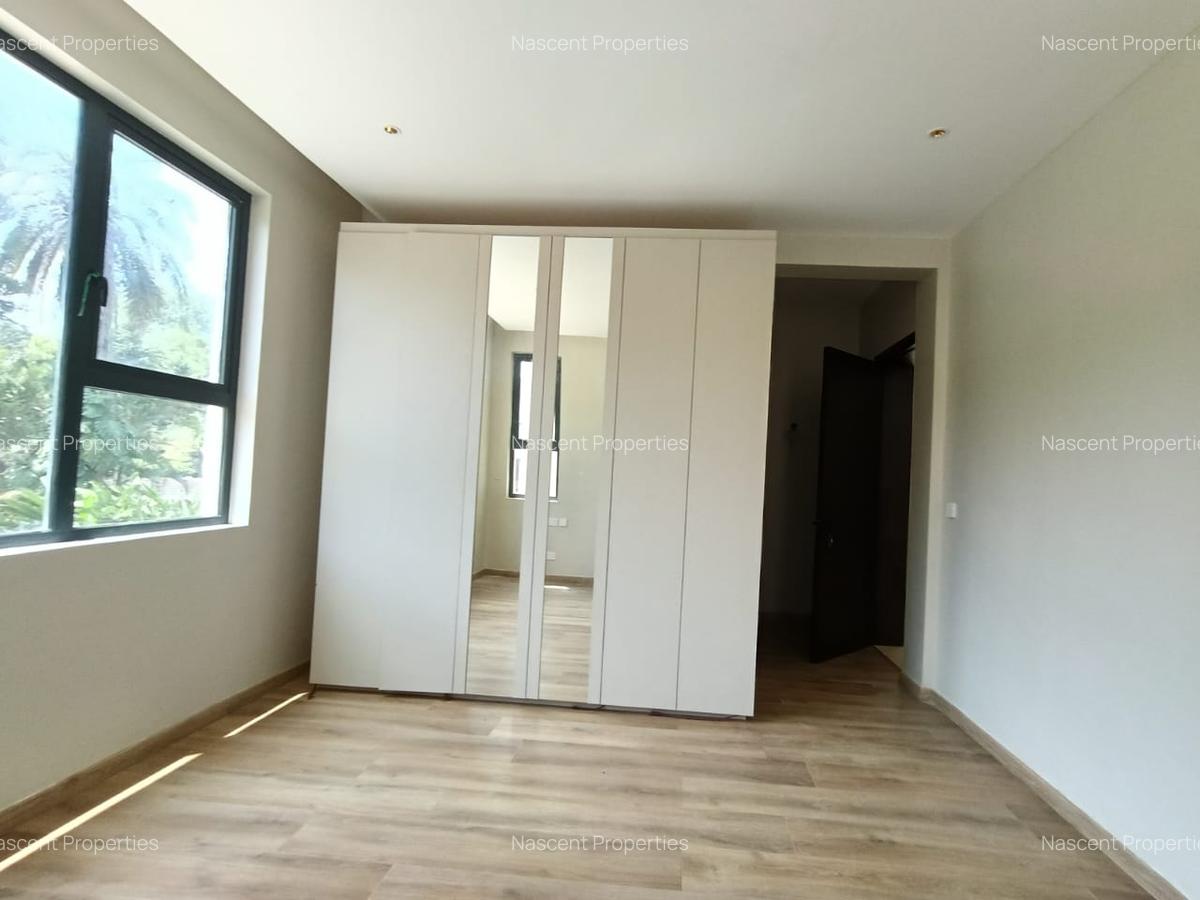 5 Bed Villa with En Suite in Lavington - 10