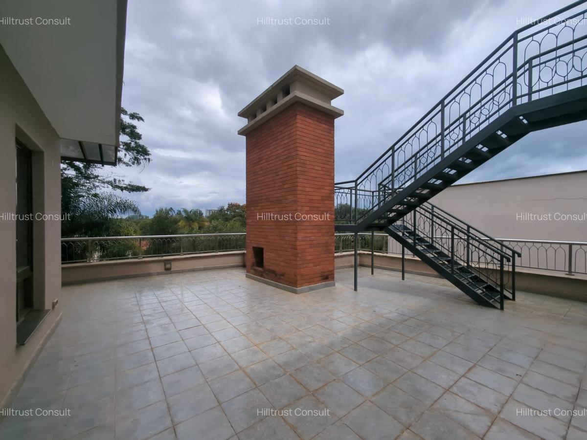 5 Bed Townhouse with En Suite in Lavington - 5