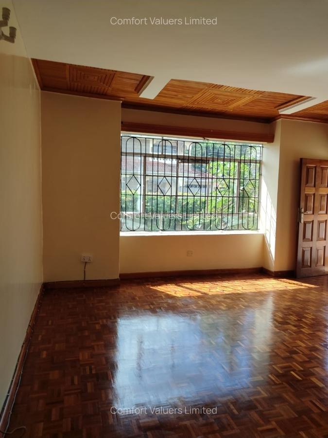 5 Bed Villa with En Suite at Lavington Green - 18