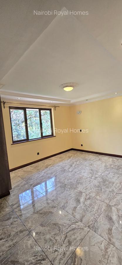 5 Bed Townhouse with En Suite at Lavington Green - 8