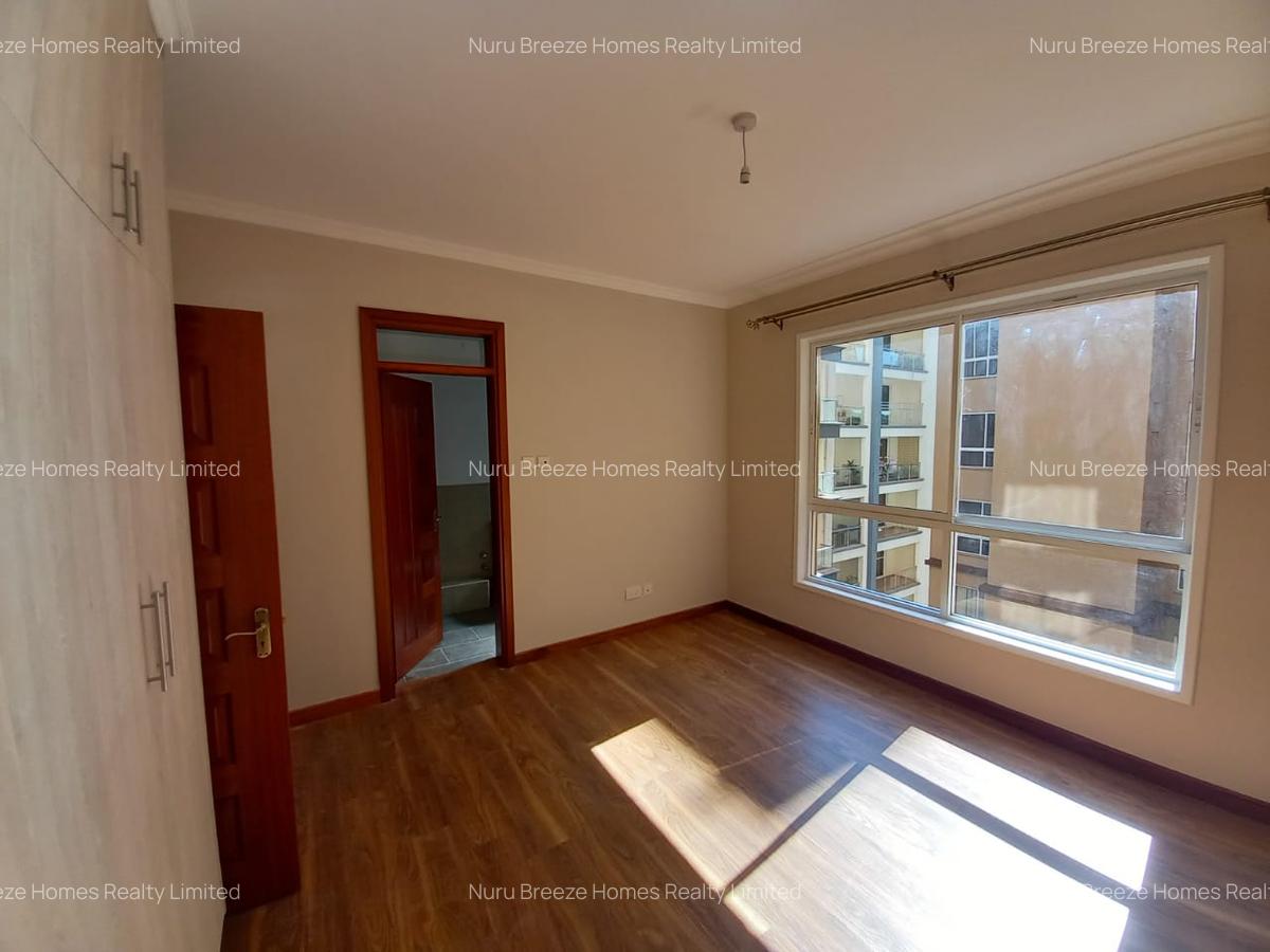 3 Bed Apartment with En Suite in Riverside - 10